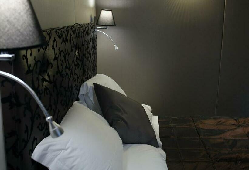 اتاق استاندارد سه نفره, Piccolo Di Piazza Di Spagna Suites