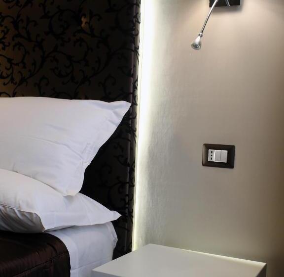 اتاق استاندارد سه نفره, Piccolo Di Piazza Di Spagna Suites