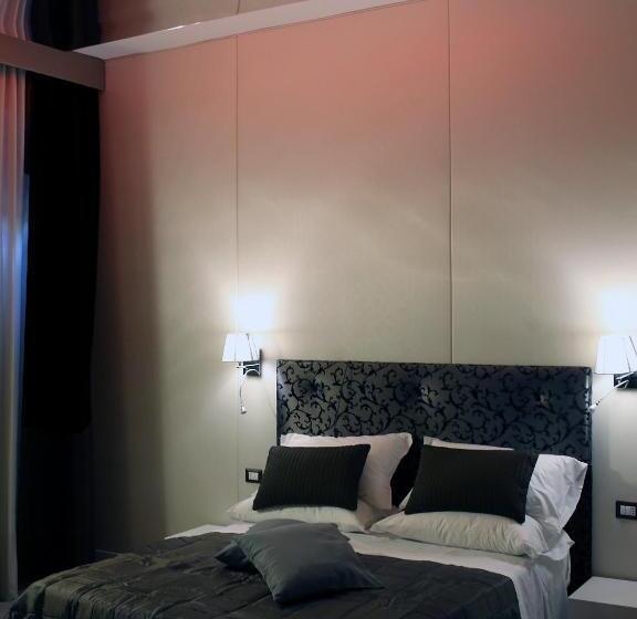 سوئیت با وان آب گرم, Piccolo Di Piazza Di Spagna Suites