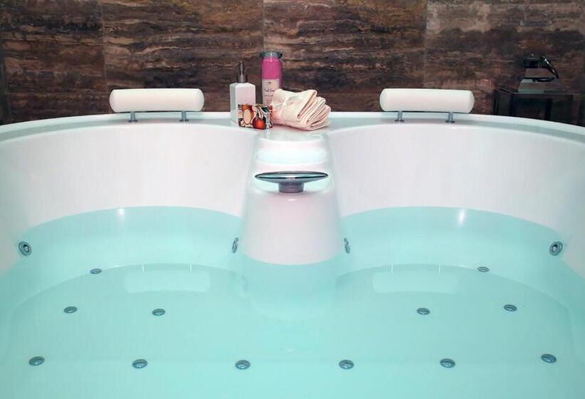 سوئیت با وان آب گرم, Piccolo Di Piazza Di Spagna Suites