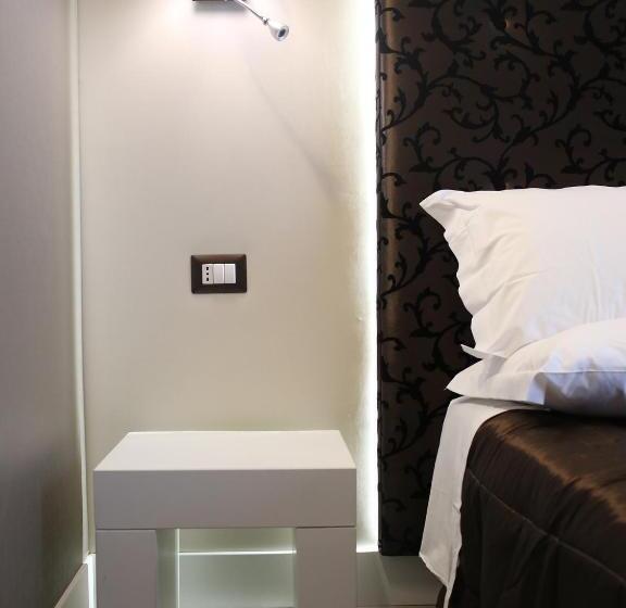 اتاق استاندارد یک نفره, Piccolo Di Piazza Di Spagna Suites