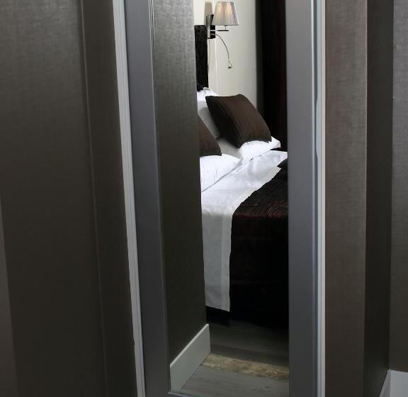 اتاق استاندارد یک نفره, Piccolo Di Piazza Di Spagna Suites