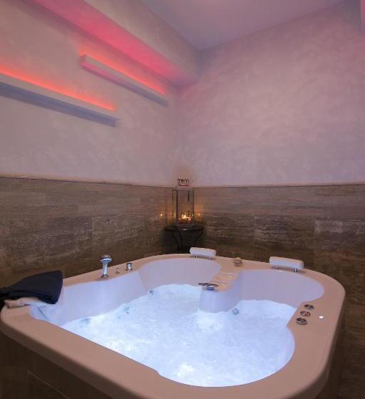 سوئیت با وان آب گرم, Piccolo Di Piazza Di Spagna Suites