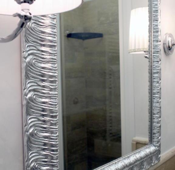 اتاق استاندارد یک نفره, Piccolo Di Piazza Di Spagna Suites