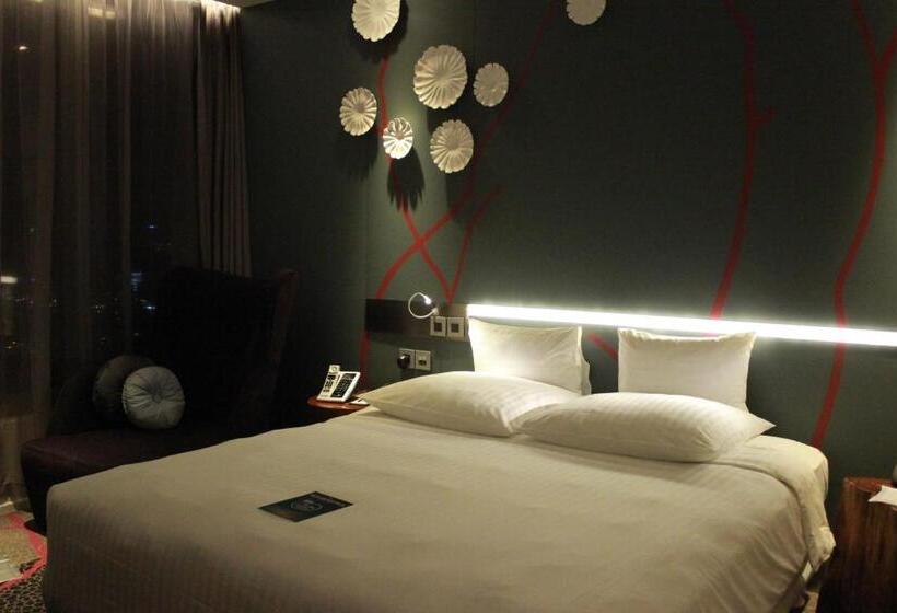 带大床的高级房间, Pullman Saigon Centre