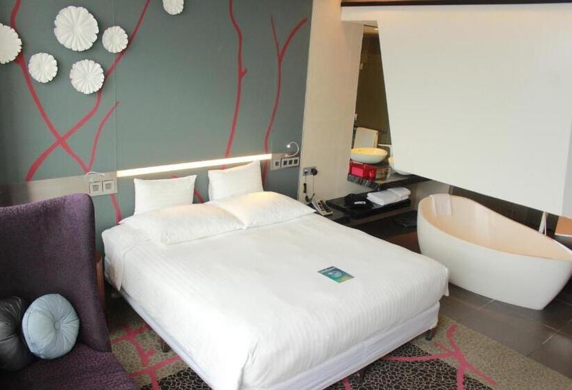 带大床的豪华间, Pullman Saigon Centre