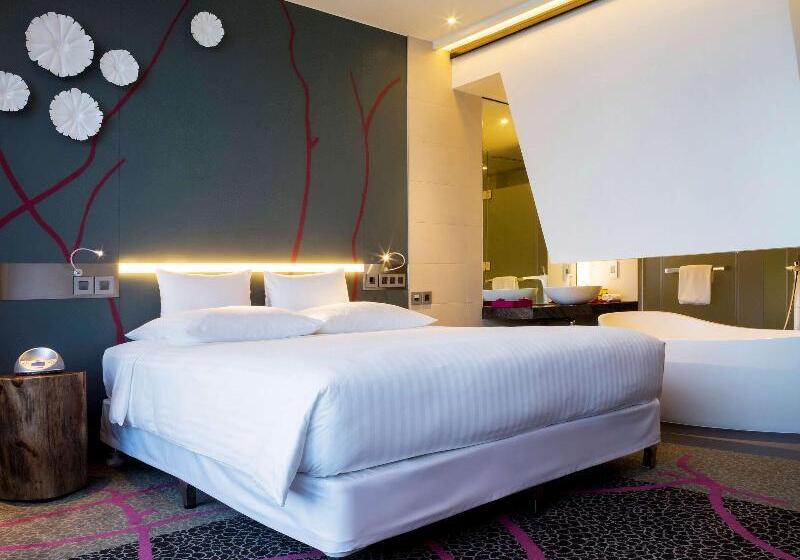 带大床的豪华间, Pullman Saigon Centre