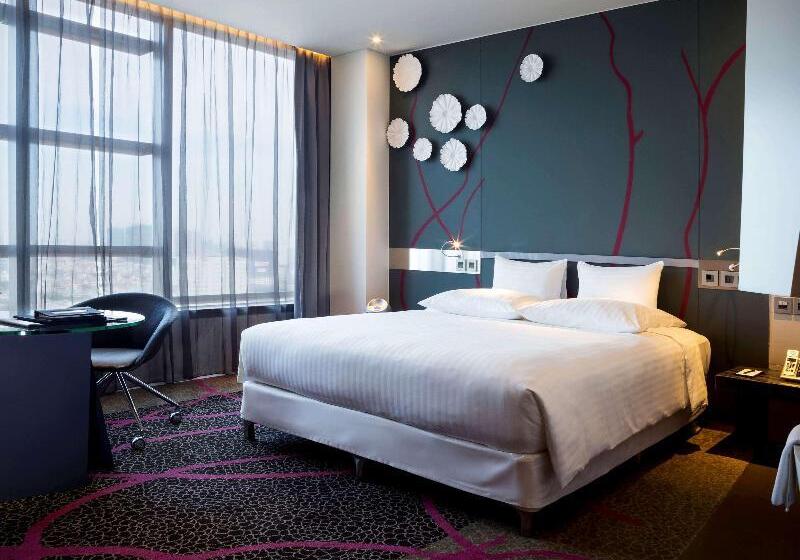 带大床的豪华间, Pullman Saigon Centre