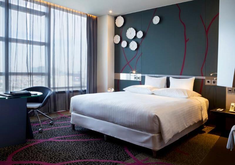 带大床的高级房间, Pullman Saigon Centre