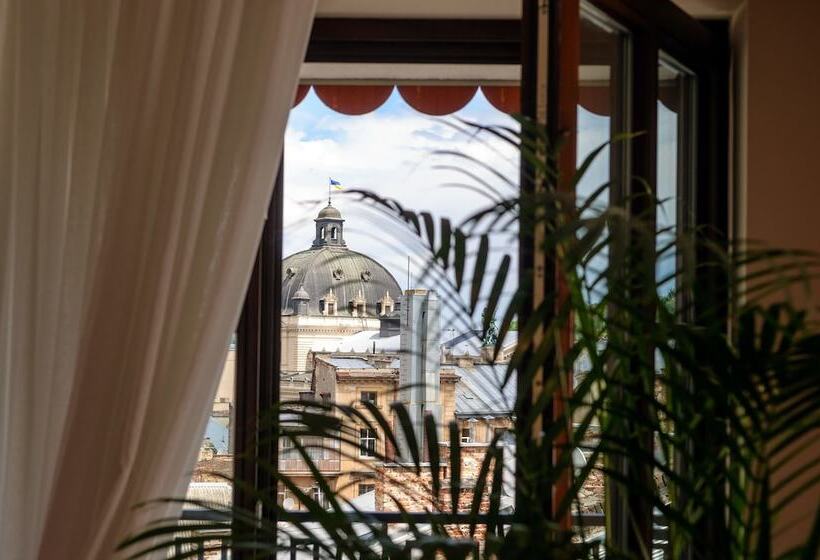 سوییت جونیور, Rius Hotel Lviv