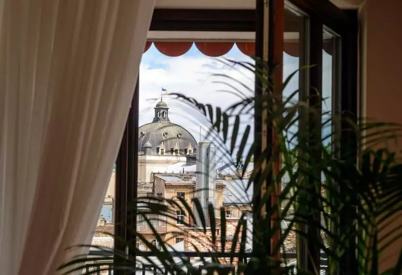 سوییت جونیور, Rius Hotel Lviv