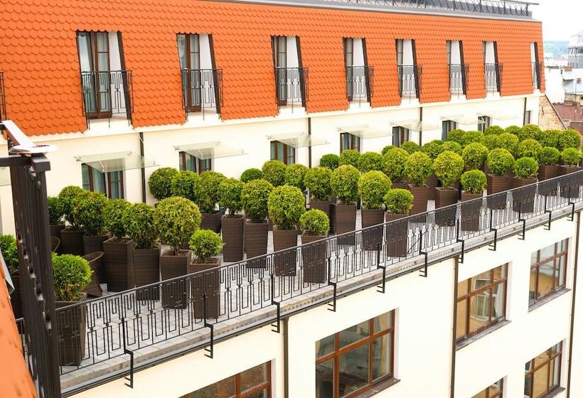 سوییت جونیور, Rius Hotel Lviv