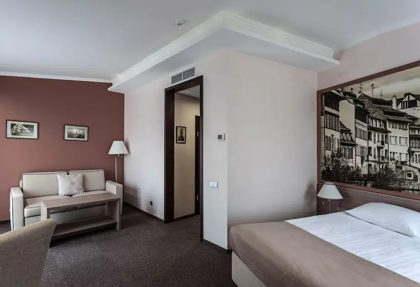 سوییت جونیور, Rius Hotel Lviv