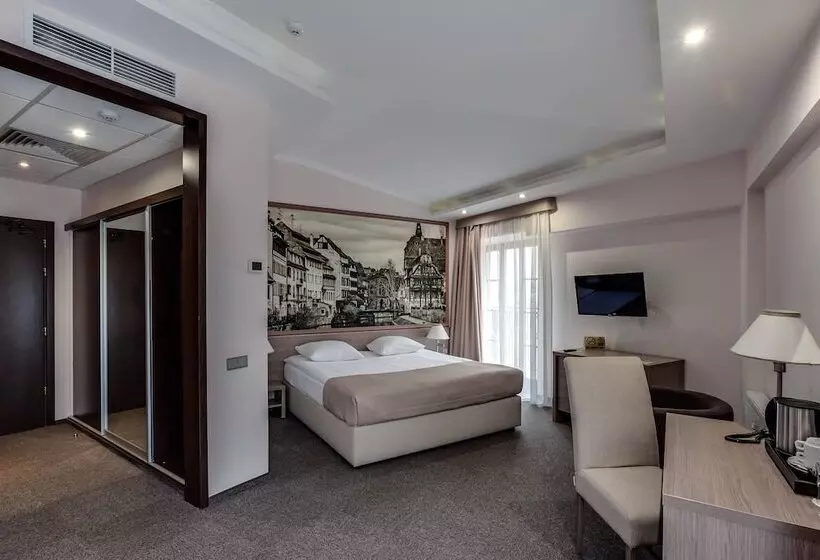 سوییت جونیور, Rius Hotel Lviv