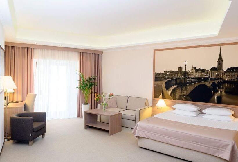سوییت جونیور, Rius Hotel Lviv