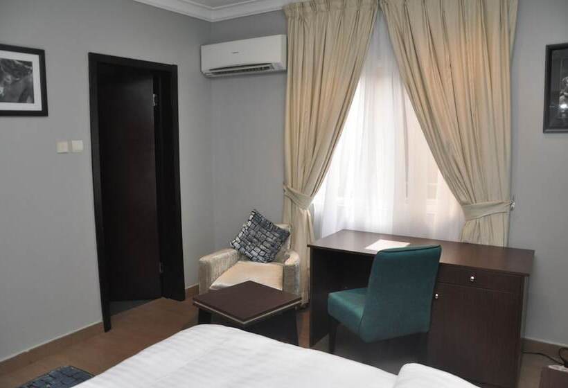 Mini Suite, Tudor House