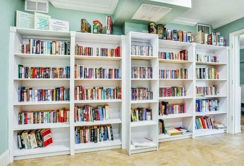 شقة غرفتين, Top Floor At The Shores