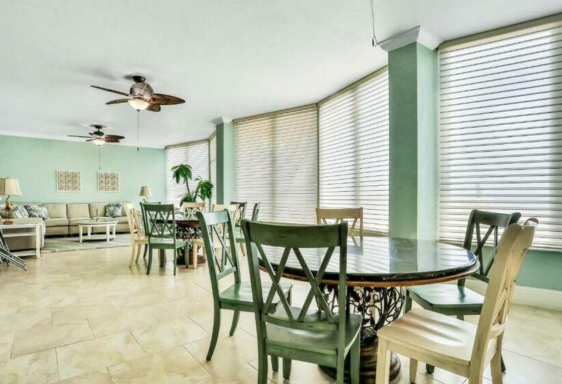 شقة غرفتين, Top Floor At The Shores