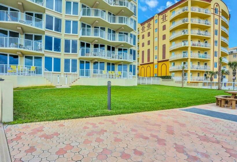 شقة غرفتين, Top Floor At The Shores