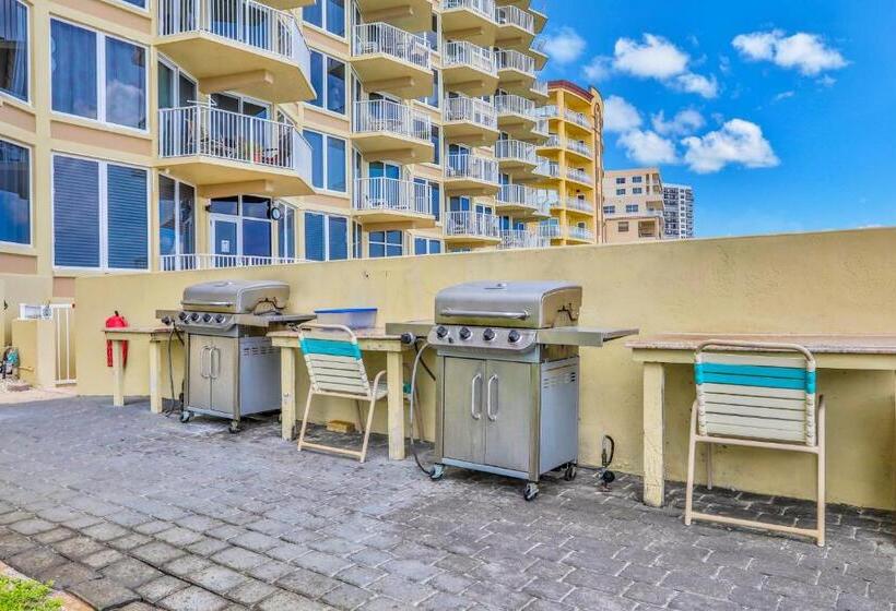 شقة غرفتين, Top Floor At The Shores