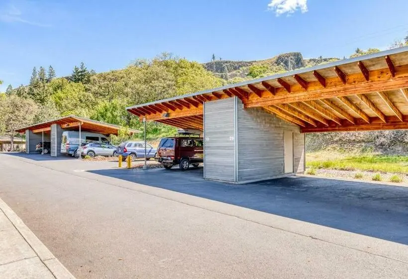 ２ベッドルームアパートメント, Mosier Creek Place
