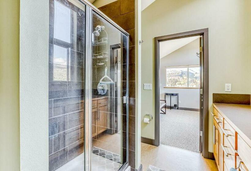 דירת שני חדרים, Mosier Creek Place