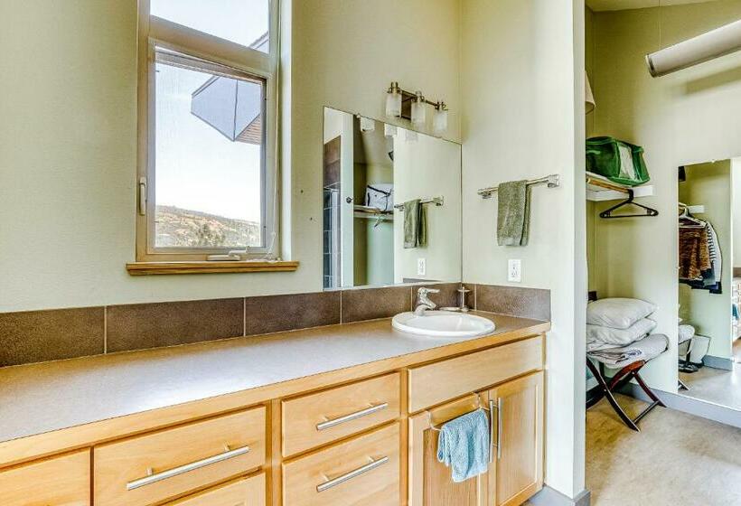 דירת שני חדרים, Mosier Creek Place