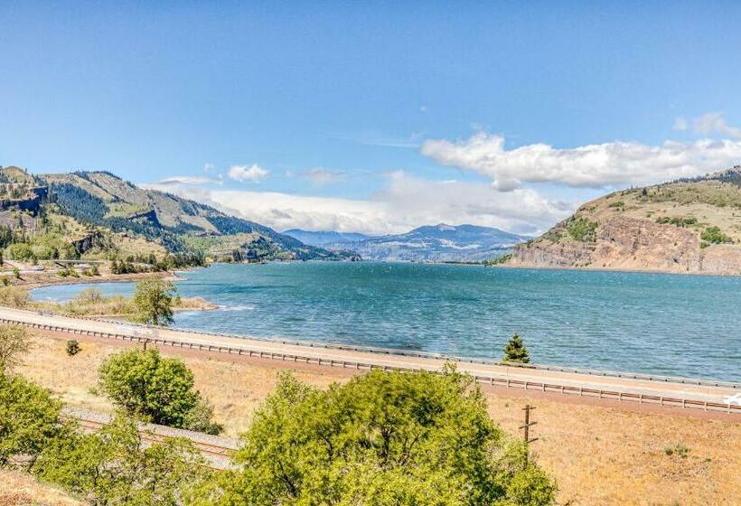 דירת שני חדרים, Mosier Creek Place