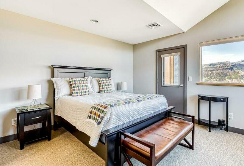 דירת שני חדרים, Mosier Creek Place