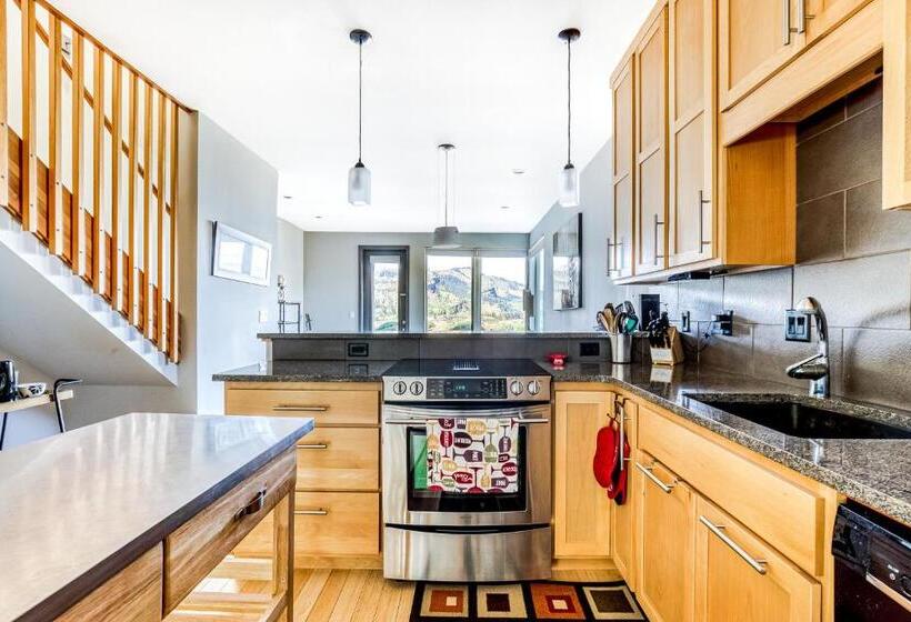 דירת שני חדרים, Mosier Creek Place