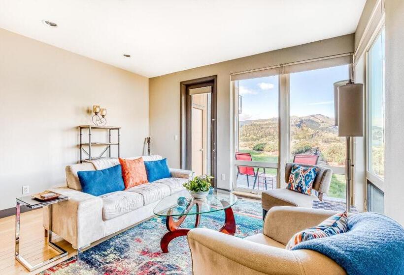 דירת שני חדרים, Mosier Creek Place