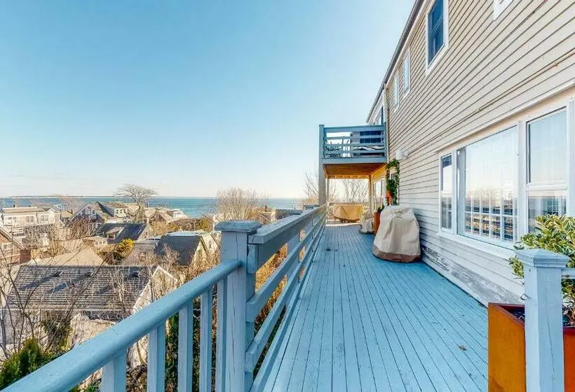 استودیوی استاندارد, A Room With A View