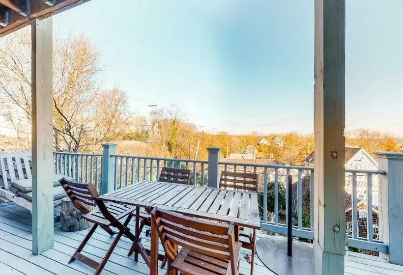 استودیوی استاندارد, A Room With A View
