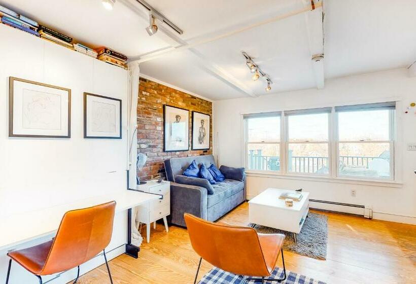 スタンダードスタジオ, A Room With A View