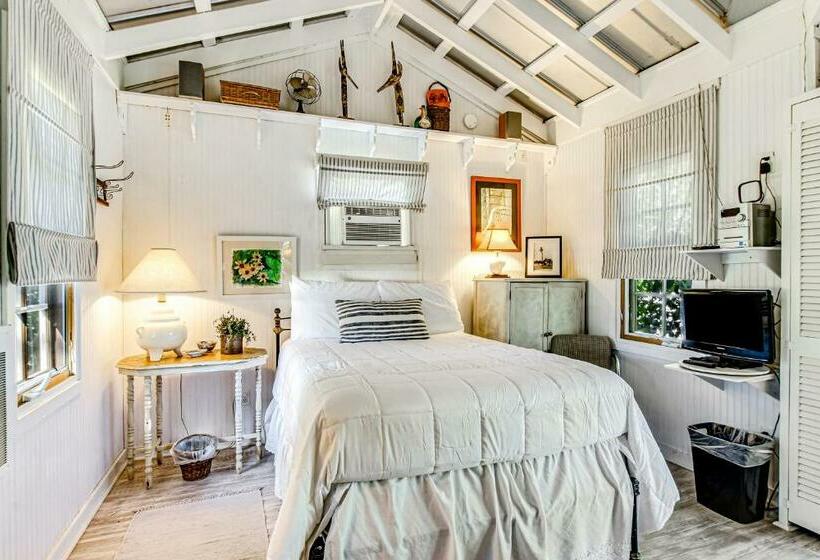 استودیوی استاندارد, Baby Breezy Tree House