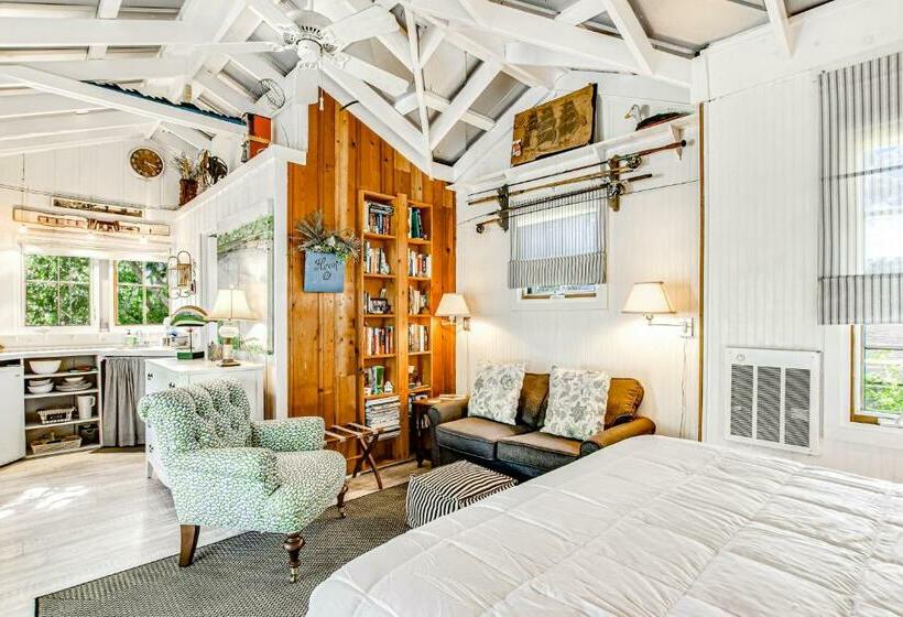 استودیوی استاندارد, Baby Breezy Tree House