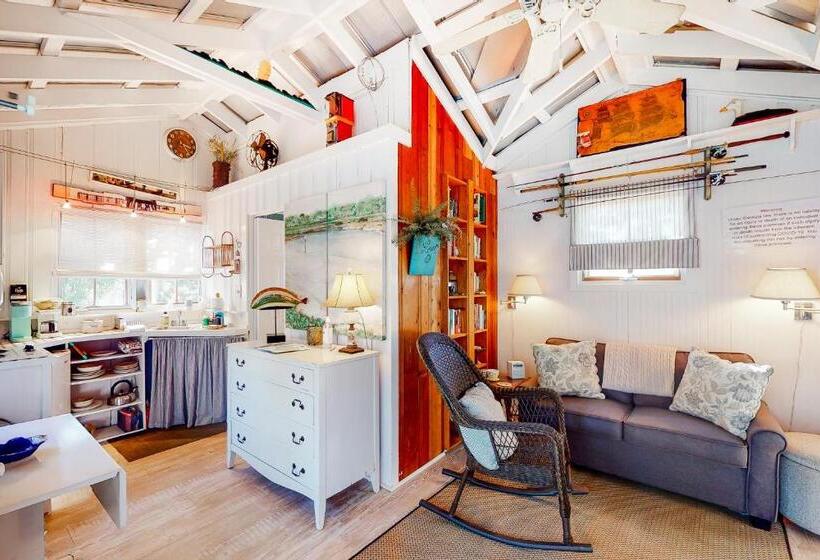 استودیوی استاندارد, Baby Breezy Tree House