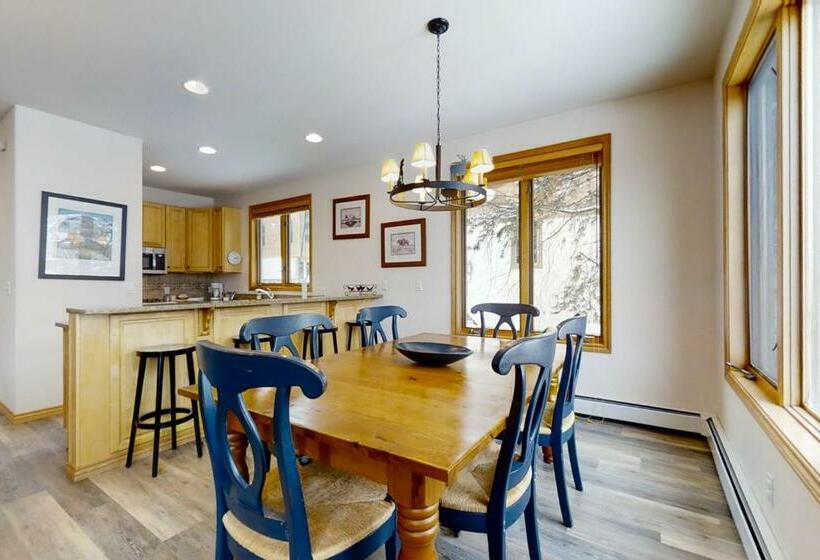 דירת שלושה חדרים, Evergreens 03