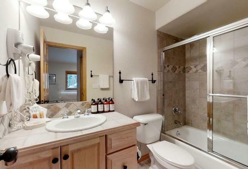 דירת שלושה חדרים, Evergreens 03