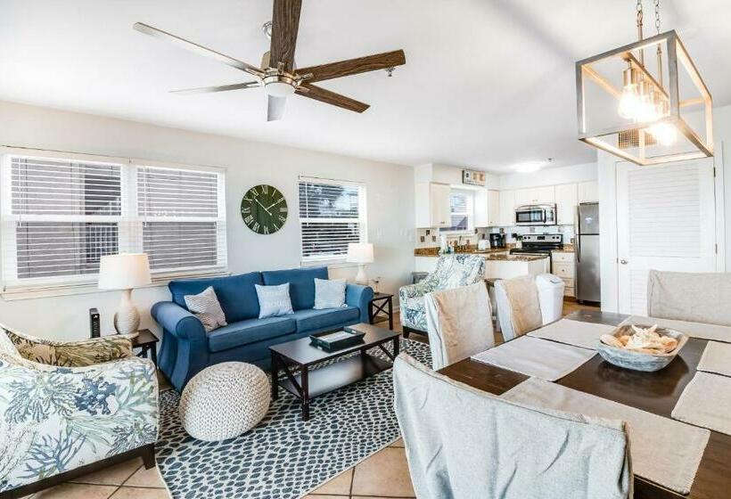 شقة غرفة واحدة, Commodore S Retreat 107