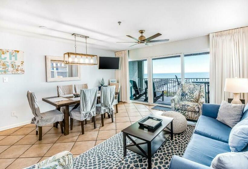 شقة غرفة واحدة, Commodore S Retreat 107