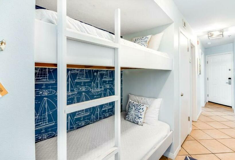 شقة غرفة واحدة, Commodore S Retreat 107