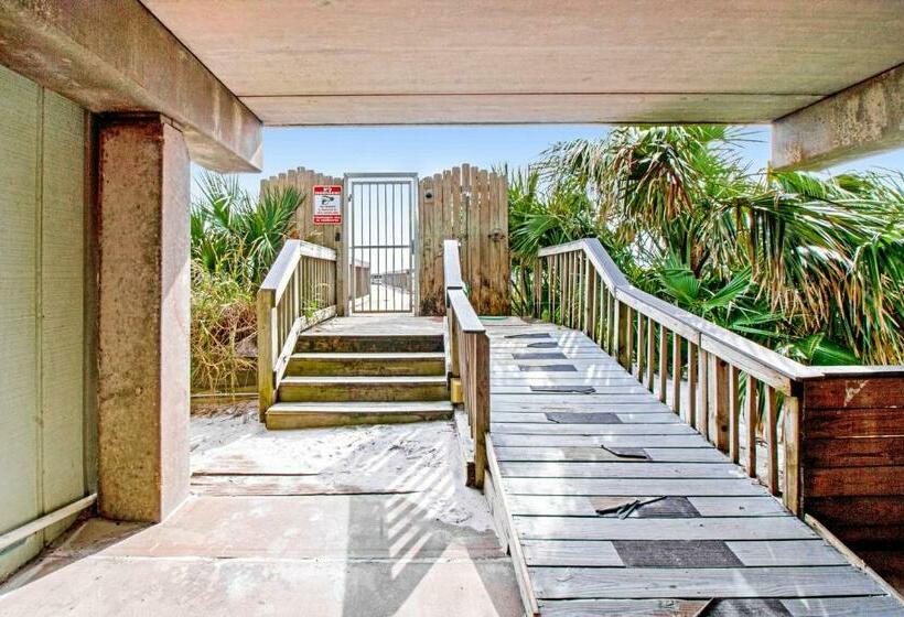 شقة غرفة واحدة, Commodore S Retreat 107