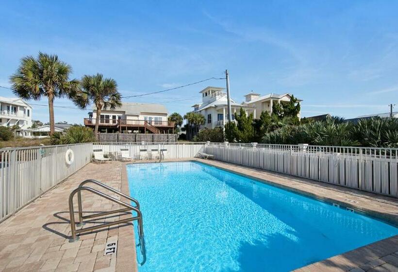 شقة غرفة واحدة, Commodore S Retreat 107