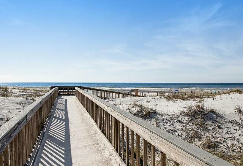 شقة غرفة واحدة, Commodore S Retreat 107