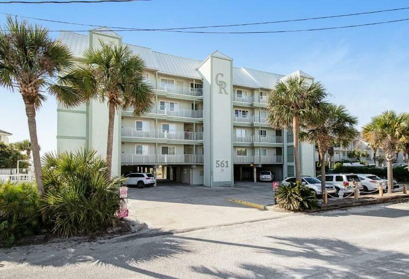 شقة غرفة واحدة, Commodore S Retreat 107