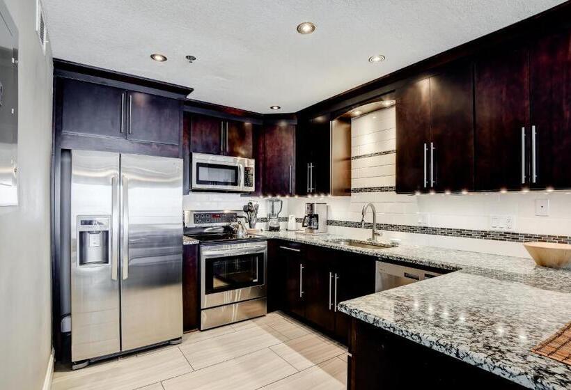 شقة غرفة واحدة, Commodore S Retreat 107