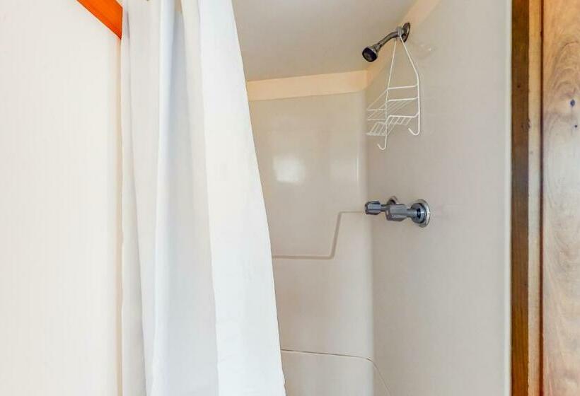 استودیوی استاندارد, Dream Harbor Cottage