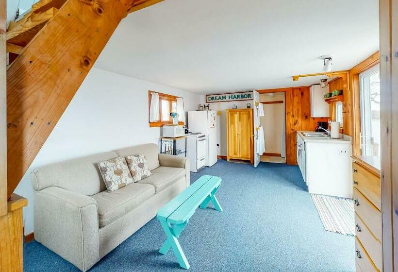 استودیوی استاندارد, Dream Harbor Cottage