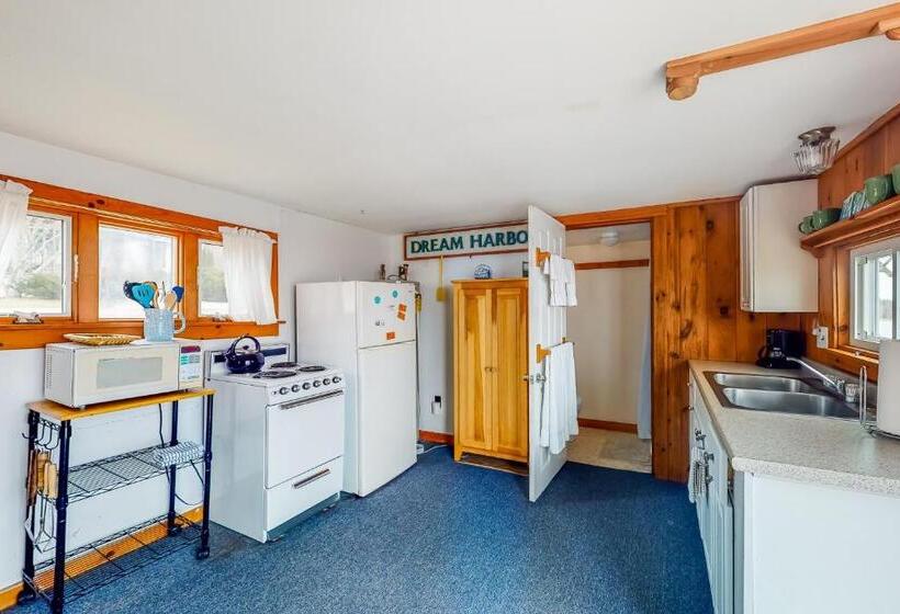 استودیوی استاندارد, Dream Harbor Cottage